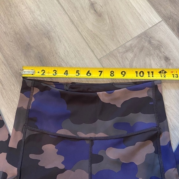 ATHLETA Ultimate Stash Printed 7/8 Tight Camo NWOT - Picture 2 of 7